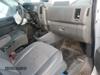 2020 Nissan NV Cargo S z VIN 1N6BF0LY9LN803984, wystawiony jako Copart lot #55588715 z przebiegiem 156 488 mil mil oraz Szkoda całkowita • Salvage title. Historia ofert i sprzedaży dostępna na DreamBid. Obrazek 8.