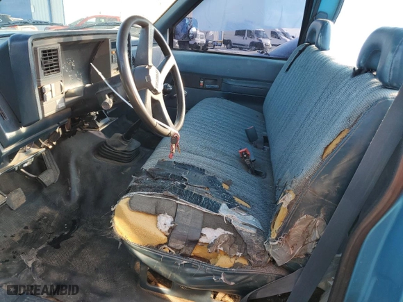1994 Chevrolet C/K 1500 with VIN 1GCDC14Z3RZ111366, listed as a Copart auction lot 87873185 with 290,576 mi miles and Non Repairable. Bid and sale history available at carsss.com. Image 7.