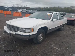 1993 Cadillac Fleetwood z VIN 1G6DW527XPR723385, wystawiony jako IAAI lot #41925057 z przebiegiem 193 595 mil mil oraz . Historia ofert i sprzedaży dostępna na DreamBid. Obrazek 2.