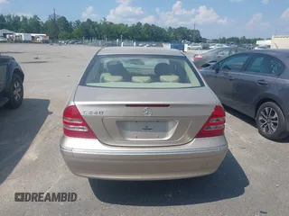 2002 Mercedes-Benz C 230/260/280/320 z VIN WDBRF61J32E005536, wystawiony jako IAAI lot #42527472 z przebiegiem 9 601 mil mil oraz . Historia ofert i sprzedaży dostępna na DreamBid. Obrazek 16.