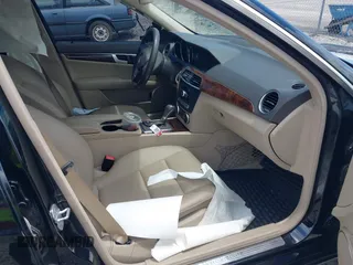 2013 Mercedes-Benz C 300 Sport с VIN WDDGF8AB3DA839741, выставлен на аукционе IAAI как лот 42647321 с пробегом 234 146 миль миль и . История ставок и продаж доступна на DreamBid. Изображение 5.