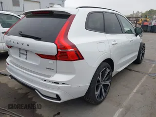 2024 Volvo XC60 Recharge Plug-In Hybrid Ultimate Dark Theme with VIN YV4H60DM7R1912157, listed as a IAAI auction lot 41948450 with 6,989 mi miles. Bid and sale history available at carsss.com. Image 4.