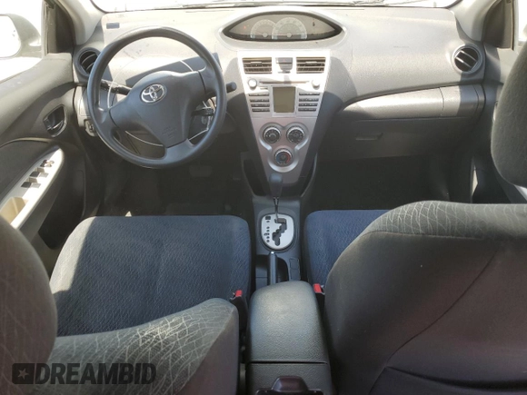 2008 Toyota Yaris z VIN JTDBT923081196877, wystawiony jako Copart lot #58261635 z przebiegiem 131 135 mil mil oraz Szkoda całkowita • Salvage title. Historia ofert i sprzedaży dostępna na DreamBid. Obrazek 8.