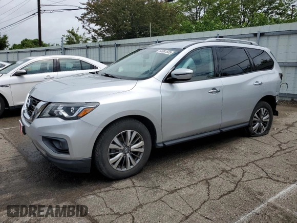 2019 Nissan Pathfinder SV z VIN 5N1DR2MM5KC637088, wystawiony jako Copart lot #55981835 z przebiegiem 104 826 mil mil oraz Szkoda całkowita • Salvage title. Historia ofert i sprzedaży dostępna na DreamBid. Obrazek 1.