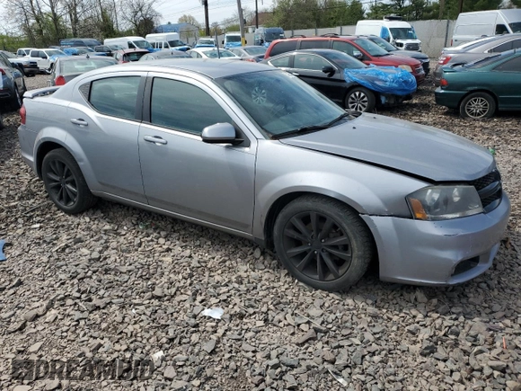 2014 Dodge Avenger SXT z VIN 1C3CDZCG6EN131544, wystawiony jako Copart lot #53955425 z przebiegiem 118 977 mil mil oraz Szkoda całkowita • Salvage title. Historia ofert i sprzedaży dostępna na DreamBid. Obrazek 4.
