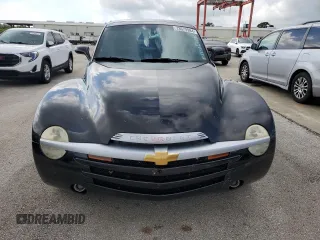 2003 Chevrolet SSR LS z VIN 1GCES14P73B101557, wystawiony jako Copart lot #73679984 z przebiegiem 107 554 mil mil oraz Szkody całkowita. Historia ofert i sprzedaży dostępna na DreamBid. Obrazek 5.