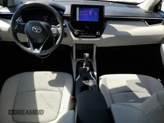 2024 Toyota Corolla Cross LE z VIN 7MUCAABG2RV103351, wystawiony jako Copart lot #53272015 z przebiegiem 24 743 mil mil oraz Szkoda całkowita • Salvage title. Historia ofert i sprzedaży dostępna na DreamBid. Obrazek 8.