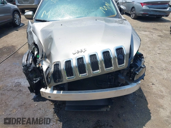 2016 Jeep Cherokee Latitude with VIN 1C4PJMCS3GW251912, listed as a IAAI auction lot 39753032 with 59,401 mi miles. Bid and sale history available at carsss.com. Image 10.