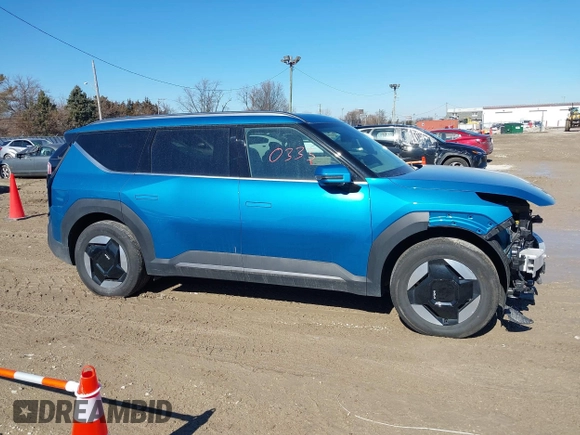 2024 Kia EV9 Wind z VIN KNDAFFS54R6024469, wystawiony jako IAAI lot #41674715 z przebiegiem 19 387 mil mil oraz . Historia ofert i sprzedaży dostępna na DreamBid. Obrazek 13.