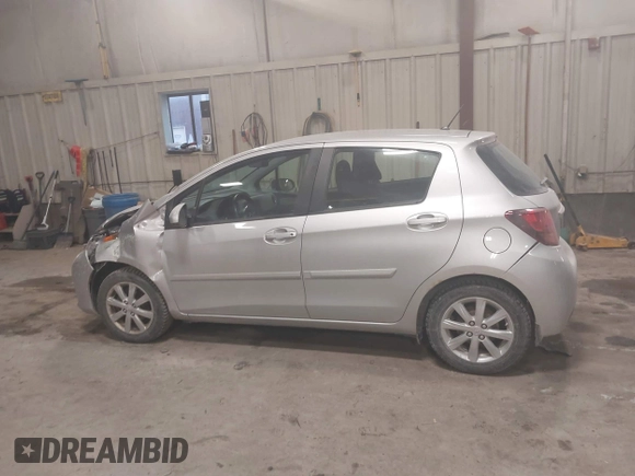 2016 Toyota Yaris L z VIN VNKKTUD32GA066699, wystawiony jako IAAI lot #41387987 z przebiegiem 76 595 mil mil oraz . Historia ofert i sprzedaży dostępna na DreamBid. Obrazek 14.