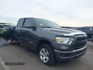 2022 Ram 1500 Big Horn z VIN 1C6RREBT2NN436173, wystawiony jako IAAI lot #41802415 z przebiegiem 28 653 mil mil oraz . Historia ofert i sprzedaży dostępna na DreamBid. Obrazek 1.