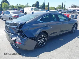 2022 Lexus ES 350 z VIN 58ADZ1B1XNU121500, wystawiony jako IAAI lot #42238205 z przebiegiem 20 330 mil mil oraz . Historia ofert i sprzedaży dostępna na DreamBid. Obrazek 4.