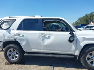 2018 Toyota 4Runner SR5 z VIN JTEZU5JR6J5166948, wystawiony jako IAAI lot #41625523 z przebiegiem 50 890 mil mil oraz . Historia ofert i sprzedaży dostępna na DreamBid. Obrazek 14.