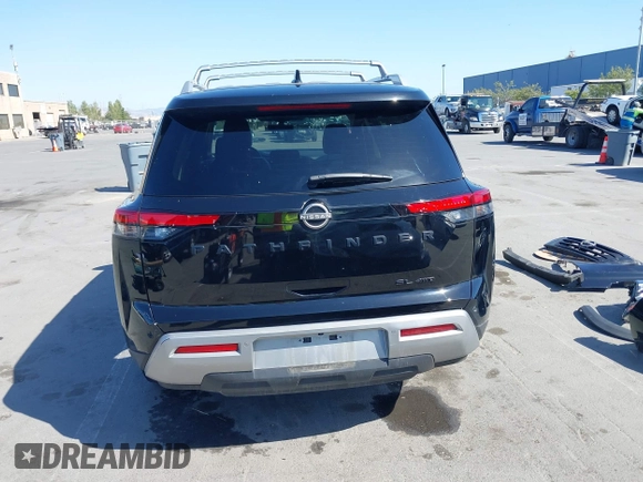 2023 Nissan Pathfinder SL z VIN 5N1DR3CC3PC225385, wystawiony jako IAAI lot #42382457 z przebiegiem 37 738 mil mil oraz . Historia ofert i sprzedaży dostępna na DreamBid. Obrazek 17.