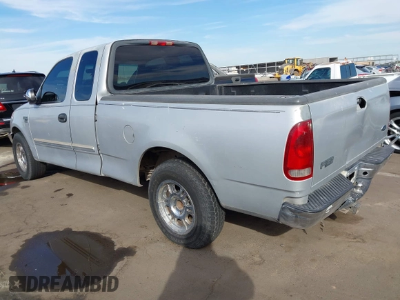 2001 Ford F-150 XL z VIN 1FTRX17W61NA73638, wystawiony jako IAAI lot #41543338 z przebiegiem Nie podano mil oraz . Historia ofert i sprzedaży dostępna na DreamBid. Obrazek 3.