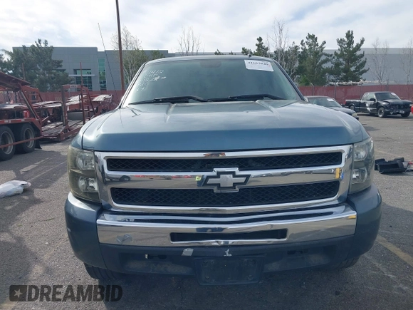 2009 Chevrolet Silverado 1500 LT with VIN 3GCEC23019G268472, listed as a IAAI auction lot 41663840 with 155,379 mi miles. Bid and sale history available at carsss.com. Image 13.