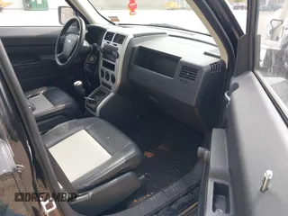 2008 Jeep Patriot Sport with VIN 1J8FF28W78D728568, listed as a IAAI auction lot 42091256 with 166,876 mi miles. Bid and sale history available at carsss.com. Image 5.