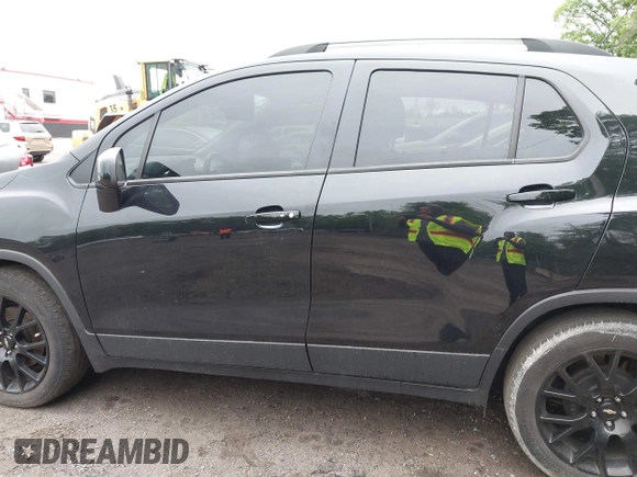 2021 Chevrolet Trax LT with VIN KL7CJLSB5MB322117, listed as a IAAI auction lot 42161568 with 63,344 mi miles and . Bid and sale history available at DreamBid. Image 14.