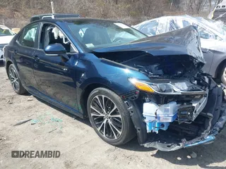 2020 Toyota Camry SE z VIN 4T1G11BKXLU002444, wystawiony jako IAAI lot #41948501 z przebiegiem 53 902 mil mil oraz . Historia ofert i sprzedaży dostępna na DreamBid. Obrazek 1.