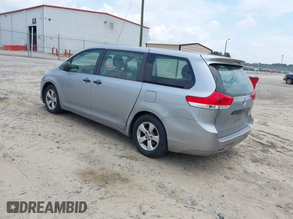 2014 Toyota Sienna L z VIN 5TDZK3DC5ES524062, wystawiony jako IAAI lot #42601245 z przebiegiem 130 892 mil mil oraz . Historia ofert i sprzedaży dostępna na DreamBid. Obrazek 3.