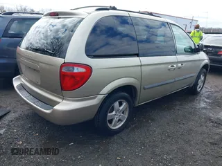 2007 Dodge Caravan SXT with VIN 1D4GP45R67B215067, listed as a IAAI auction lot 41780287 with 121,149 mi miles and . Bid and sale history available at carsss.com. Image 4.