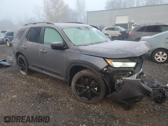 2025 Honda Pilot Black Edition with VIN 5FNYG1H93SB009593, listed as a Copart auction lot 82700014 with 7,518 mi miles and Salvage Title. Bid and sale history available at carsss.com. Image 4.