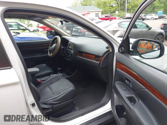 2014 Mitsubishi Outlander SE z VIN JA4AD3A37EZ015188, wystawiony jako IAAI lot #42281043 z przebiegiem 116 876 mil mil oraz . Historia ofert i sprzedaży dostępna na DreamBid. Obrazek 5.