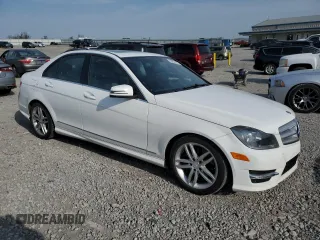 2013 Mercedes-Benz C 300 Sport z VIN WDDGF8AB8DR264537, wystawiony jako Copart lot #53031875 z przebiegiem 92 735 mil mil oraz Szkoda całkowita • Salvage title. Historia ofert i sprzedaży dostępna na DreamBid. Obrazek 4.