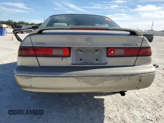 1999 Toyota Camry LE z VIN 4T1BG22K8XU426130, wystawiony jako Copart lot #87368604 z przebiegiem 276 204 mil mil oraz Szkoda całkowita • Salvage title. Historia ofert i sprzedaży dostępna na DreamBid. Obrazek 6.