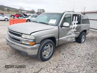 2000 Chevrolet Suburban LT with VIN 3GNFK16TXYG176564, listed as a IAAI auction lot 41785033 with 254,323 mi miles. Bid and sale history available at carsss.com. Image 2.