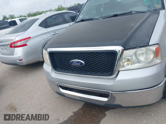 2006 Ford F-150 STX with VIN 1FTRX12W06FA33922, listed as a IAAI auction lot 41927462 with 256,709 mi miles. Bid and sale history available at carsss.com. Image 6.