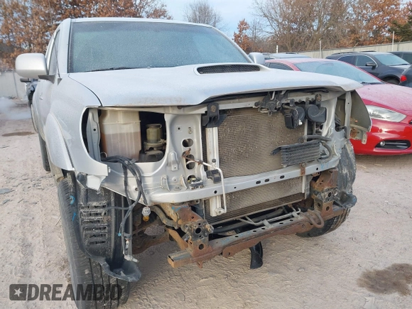 2006 Toyota Tacoma with VIN 5TEUU42N26Z238253, listed as a IAAI auction lot 41249690 with 226,094 mi miles. Bid and sale history available at carsss.com. Image 6.