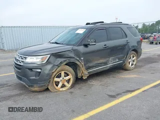 2018 Ford Explorer XLT z VIN 1FM5K7D8XJGA62972, wystawiony jako IAAI lot #42037529 z przebiegiem 182 932 mil mil oraz . Historia ofert i sprzedaży dostępna na DreamBid. Obrazek 2.