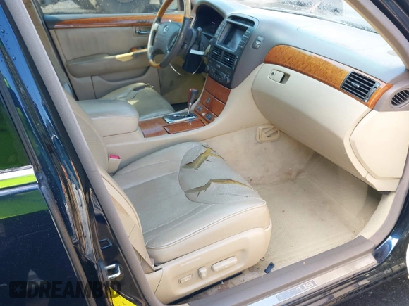 2004 Lexus LS 430 with VIN JTHBN36F740134774, listed as a IAAI auction lot 42023215 with 231,806 mi miles. Bid and sale history available at carsss.com. Image 5.