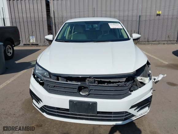 2017 Volkswagen Passat R-Line w/Comfort Pkg with VIN 1VWDT7A39HC014514, listed as a IAAI auction lot 41988227 with 87,038 mi miles. Bid and sale history available at carsss.com. Image 13.