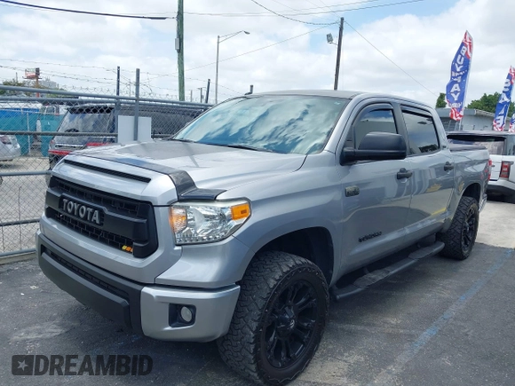 2016 Toyota Tundra SR5 z VIN 5TFDW5F15GX554763, wystawiony jako IAAI lot #42092776 z przebiegiem 141 522 mil mil oraz . Historia ofert i sprzedaży dostępna na DreamBid. Obrazek 6.
