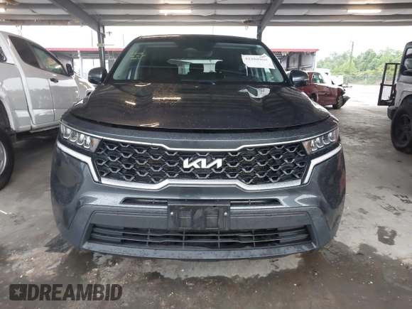 2022 Kia Sorento LX z VIN 5XYRG4LC9NG076804, wystawiony jako IAAI lot #42288908 z przebiegiem 56 750 mil mil oraz . Historia ofert i sprzedaży dostępna na DreamBid. Obrazek 12.