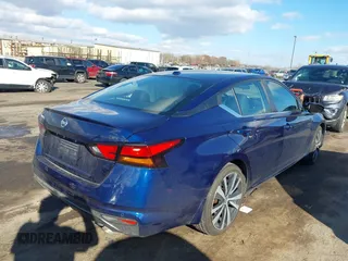 2021 Nissan Altima 2.5 SR with VIN 1N4BL4CV1MN326922, listed as a IAAI auction lot 40774995 with 60,244 mi miles. Bid and sale history available at carsss.com. Image 4.