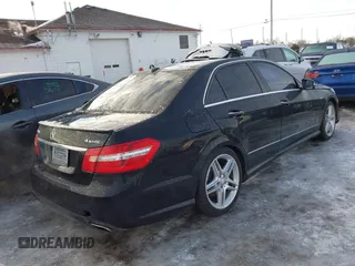 2013 Mercedes-Benz E 550 Sport z VIN WDDHF9BB9DA762365, wystawiony jako IAAI lot #41481101 z przebiegiem 172 376 mil mil oraz . Historia ofert i sprzedaży dostępna na DreamBid. Obrazek 4.
