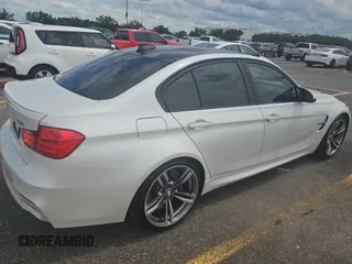 2015 BMW M3 z VIN WBS3C9C57FP803591, wystawiony jako Copart lot #59972975 z przebiegiem 183 051 mil mil oraz Tytuł czysty. Historia ofert i sprzedaży dostępna na DreamBid. Obrazek 4.