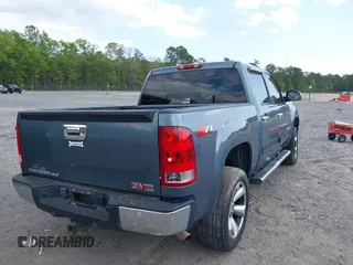 2007 GMC Sierra 1500 SLE1 z VIN 2GTEC13J971571282, wystawiony jako IAAI lot #41980128 z przebiegiem 221 024 mil mil oraz . Historia ofert i sprzedaży dostępna na DreamBid. Obrazek 4.