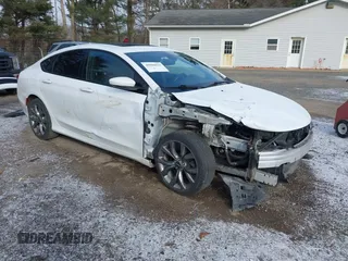 2016 Chrysler 200 S with VIN 1C3CCCBG7GN151807, listed as a IAAI auction lot 40998019 with 90,455 mi miles. Bid and sale history available at carsss.com. Image 1.