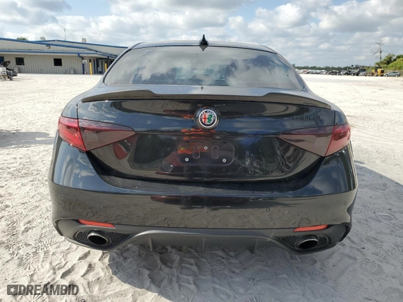 2017 Alfa Romeo Giulia Ti with VIN ZARFAECN4H7545588, listed as a Copart auction lot 54086015 with 125,665 mi miles and Clean Title. Bid and sale history available at carsss.com. Image 6.