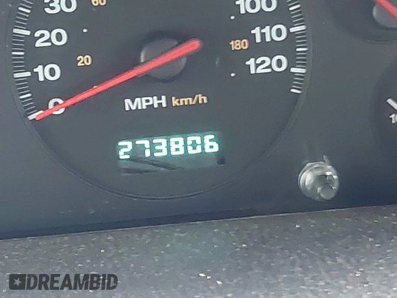 2000 Jeep Grand Cherokee Laredo z VIN 1J4GW48S2YC390226, wystawiony jako IAAI lot #42326715 z przebiegiem 273 806 mil mil oraz . Historia ofert i sprzedaży dostępna na DreamBid. Obrazek 7.