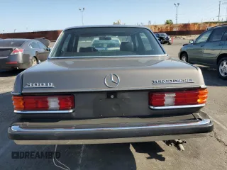1984 Mercedes-Benz 300 D с VIN WDBAB33A1EA083118, выставлен на аукционе Copart как лот 56901585 с пробегом 157 356 миль миль и Списание • Salvage title. История ставок и продаж доступна на DreamBid. Изображение 6.