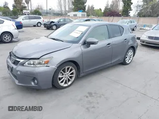 2013 Lexus CT 200h z VIN JTHKD5BH5D2172224, wystawiony jako IAAI lot #41910672 z przebiegiem 160 411 mil mil oraz . Historia ofert i sprzedaży dostępna na DreamBid. Obrazek 18.