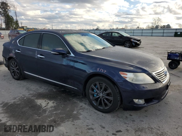 2010 Lexus LS 460 z VIN JTHCL5EF5A5008760, wystawiony jako Copart lot #86811184 z przebiegiem 141 508 mil mil oraz Szkoda całkowita • Salvage title. Historia ofert i sprzedaży dostępna na DreamBid. Obrazek 4.
