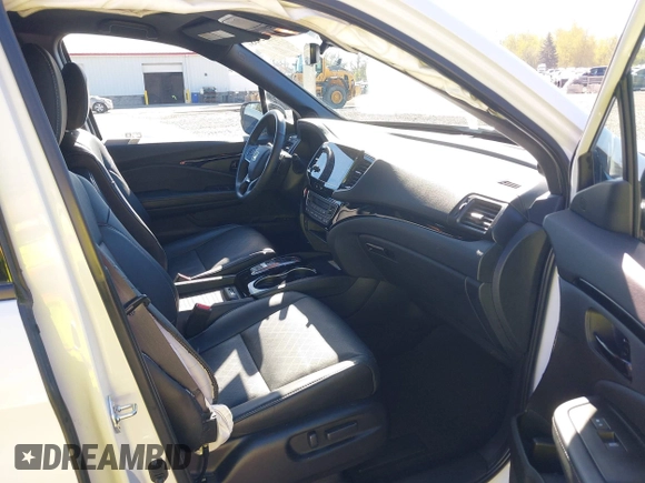 2023 Honda Passport Elite with VIN 5FNYF8H01PB004087, listed as a IAAI auction lot 42045433 with 20,677 mi miles and . Bid and sale history available at DreamBid. Image 5.