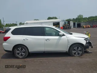 2019 Nissan Pathfinder SV z VIN 5N1DR2MM5KC615110, wystawiony jako IAAI lot #42399030 z przebiegiem 129 844 mil mil oraz . Historia ofert i sprzedaży dostępna na DreamBid. Obrazek 13.