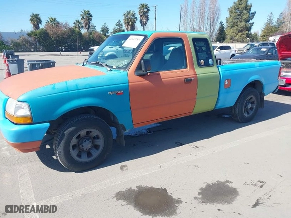 2000 Ford Ranger XL with VIN 1FTYR14V2YPA62345, listed as a IAAI auction lot 41835789 with 267,816 mi miles. Bid and sale history available at carsss.com. Image 2.